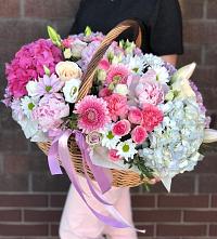 Композиция солнечный день в Анахиной Цветочная композиция из Розы, Хризантемы, Пионы и Лизиантусы в корзине в Анахиной